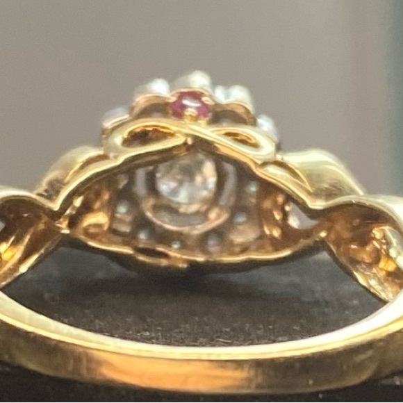 10K2 Fashion Diamond Ring 3/8 TDW Flower shaped. Size 5 - Picture 6 of 11